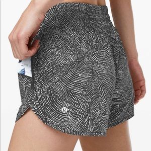 Lululemon Tracker Short V 4”